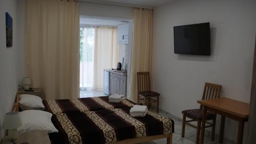 Triple Room with Shower image 10