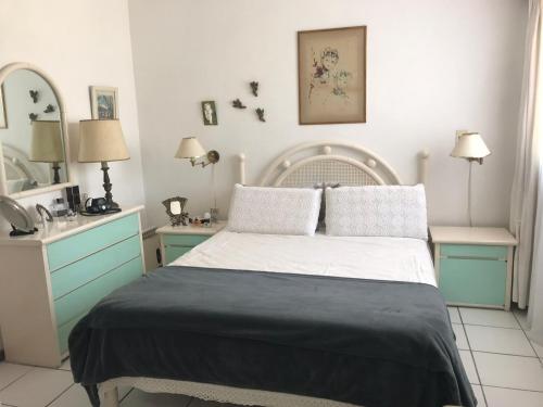 One-Bedroom Apartment image 9