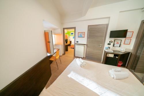 Hotel Cairoli Room Type - Large Quadruple Room Hotel Cairoli Room Type - Large Quadruple Room