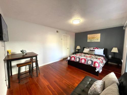 Monthly Stay Private Studio with Kitchenette & Laundry Room - Apartment - Pinole