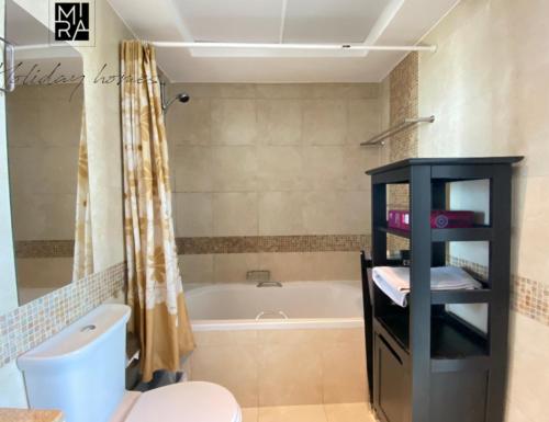 Mira Holiday Homes - Deluxe 2 bedroom in The Views - 2 min to SZH Road