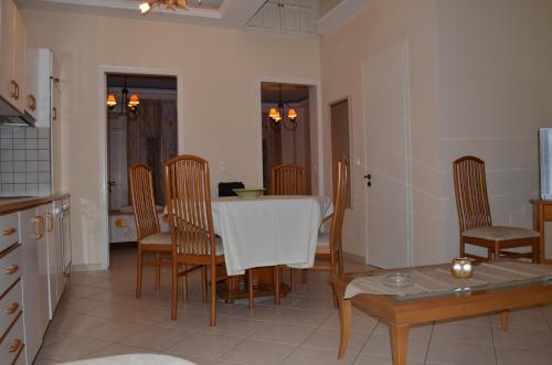 Annas Apartment - image 5