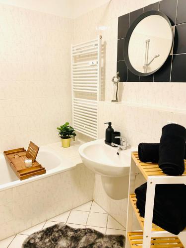 kopalnica, Saniertes Studio - Elisa - mit Balkon, WLAN, Smart-TV & Küche in City-Nähe (Saniertes Studio - Elisa - mit Balkon, WLAN, Smart-TV & Kuche in City-Nahe) in Andreasvorstadt