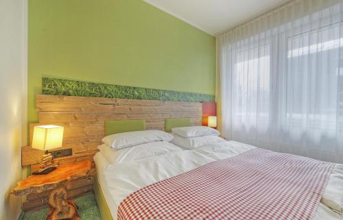1 queen bed