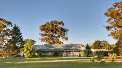 Marigold Cottage, A Blue Mountains Oasis- Spacious, Views & Kangaroos