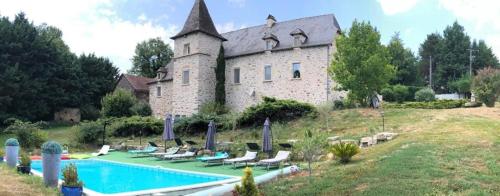 Maison de maître avec piscine pour 20 personnes gîte à louer La Bastide-l'Évêque
