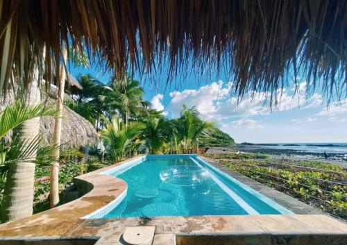 Peldbaseins, Alive Beach House in El Transito