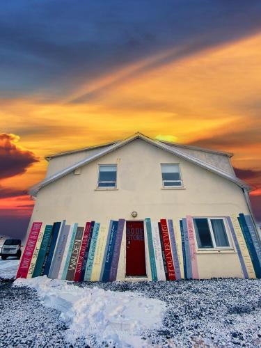 The Bookstore Family Apartment - Hellissandur