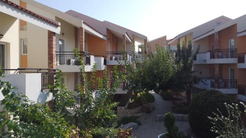 Chrispy Hotel & Waterpark - image 7