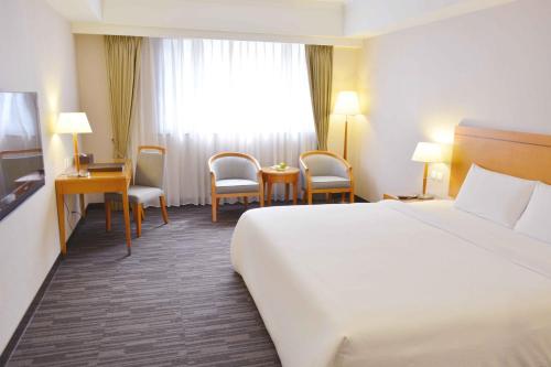 Standard Double Room image 5
