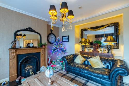 Holly Lodge Guest House - image 3