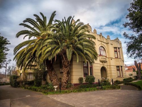 Toorak Manor Hotel Free Parking – Melbourne, GA