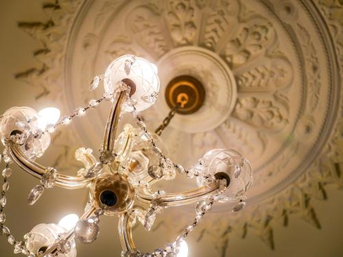 Toorak Manor Hotel Free Parking – Melbourne, GA
