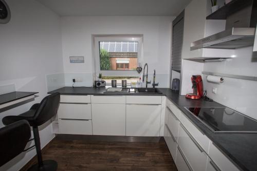 Kitchen, Gastehaus Roggenhorst - aufwandig saniertes Haus, 200 qm Wohnflache, 3 Bader in Hamberge