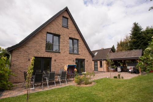 Gastehaus Roggenhorst - aufwandig saniertes Haus, 200 qm Wohnflache, 3 Bader 3.0km von Stecknitzstraße entfernt