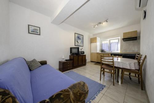  Apartment in Lopar with Terrace, Air conditioning, WIFI, Dishwasher (4612-1) in Lopar