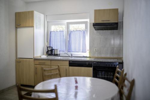 Apartment in Lopar with Terrace, Air conditioning, WIFI, Dishwasher (4612-1), Lopar (photo 8)