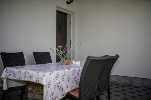 Apartment in Lopar with Terrace, Air conditioning, WIFI, Dishwasher (4612-1), Lopar (photo 10)