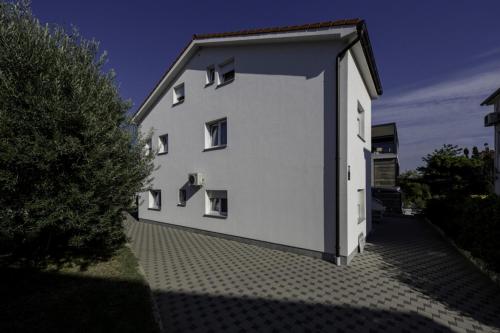  Apartment in Lopar with Terrace, Air conditioning, Wi-Fi, Dishwasher (4612-2) in Lopar