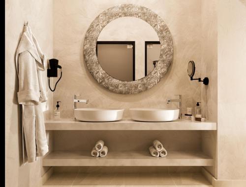 Delfini Beach Hotel & Suites Delfini Beach Hotel & Suites