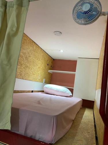 1 twin bed