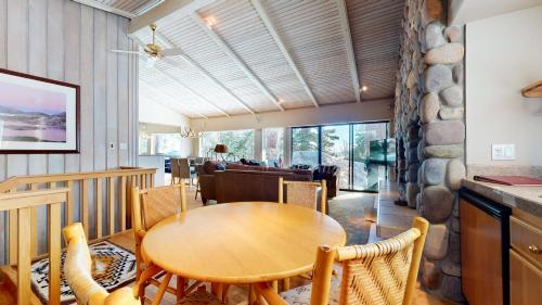 Mammoth West #137 Condo - image 12