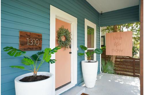 Amazing Fully Fenced Home Only 5 Mins from Downtown in San Antonio, USA