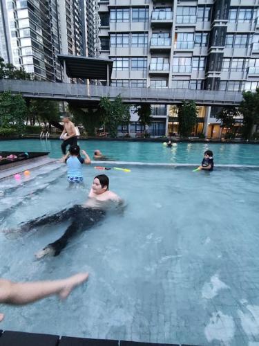 ASTORIA AMPANG/ STUDIO/ 1R1BR/ 5-8pax/ NEAR KLCC/ POOL/ GYM