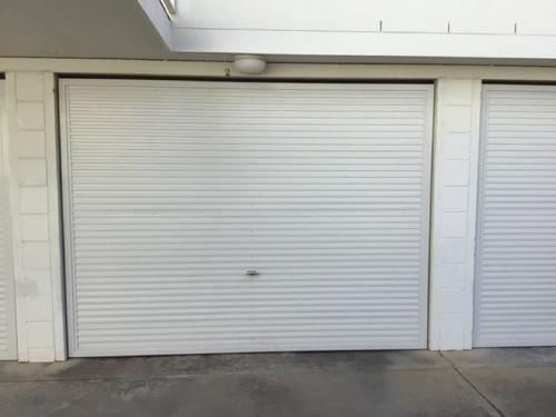 Beachcomber Unit 2 7 Dingle Ave