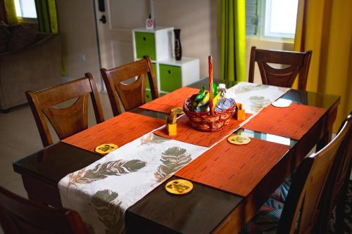 設施, A home away from home in 植物村