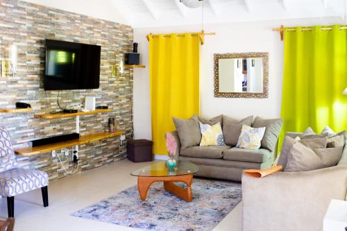 共用Lounge/電視區, A home away from home in 植物村