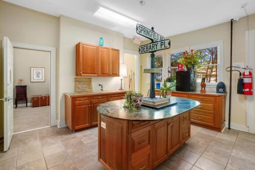 DeBary Inn - image 8