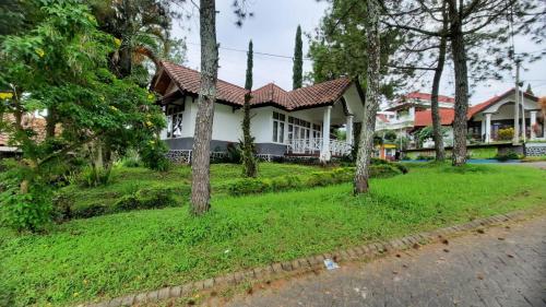 Villa Denisa Malang