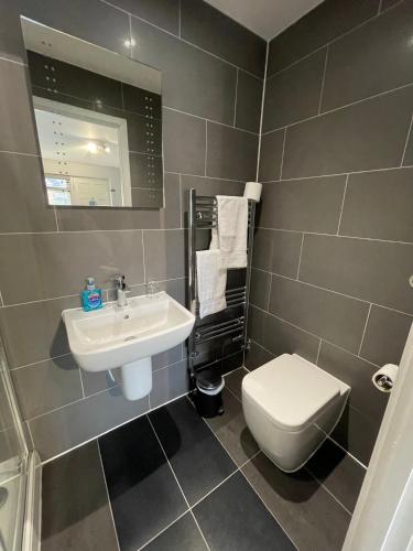 ฝักบัว, Arlan House, Central Basingstoke Hotel in บัสสิ้งสโตค