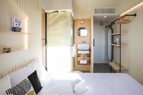 1 queen bed