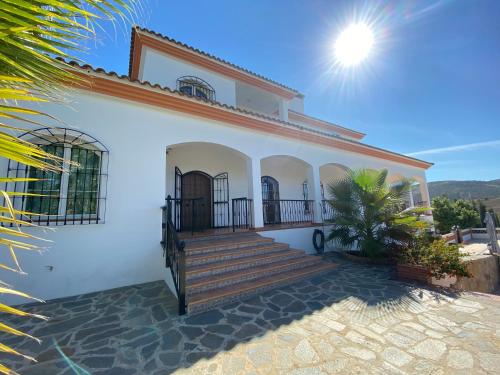 Spacious Villa with Exceptional Views in Malaga