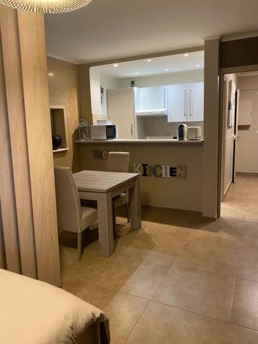 Beach-studio - Tap to explore photos