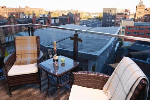 CITY CENTRE APARTMENT with Free Secure Underground Parking - image 14