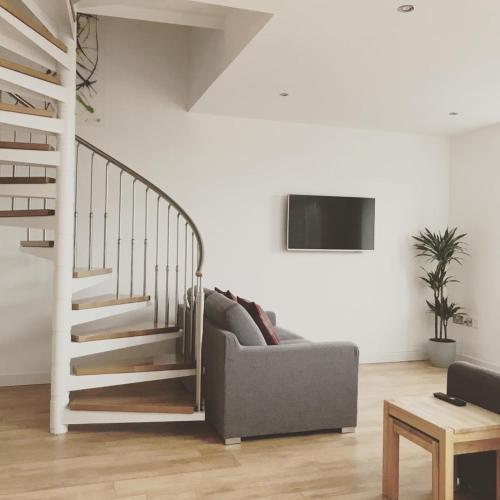 CITY CENTRE APARTMENT with Free Secure Underground Parking - image 11