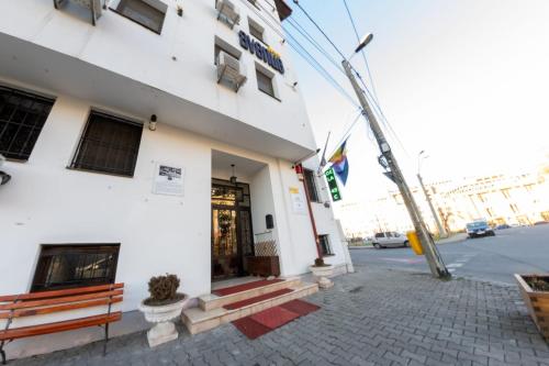 Avenue Parliament Hotel - image 6