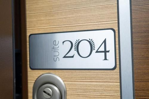 Avenue Parliament Hotel - image 3