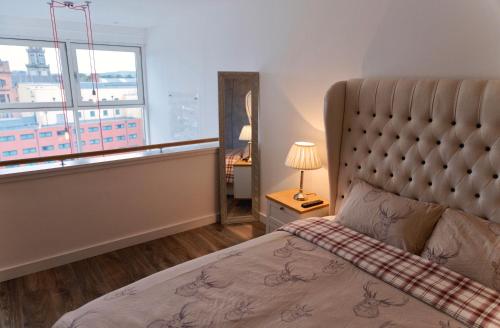 CITY CENTRE APARTMENT with Free Secure Underground Parking, Глазго (фото 11)