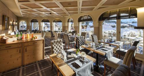 Restaurant, GOLFHOTEL Les Hauts de Gstaad & SPA in Saanen