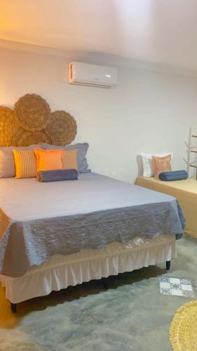 1 queen bed, 2 twin beds