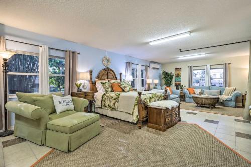 Studio with Pool and Gas Grill Less Than 1 Mi to River in Jacksonville, USA