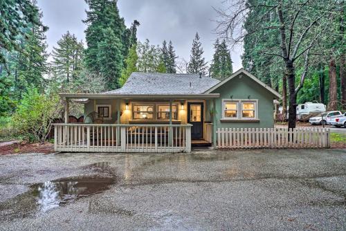 California Cottage Less Than 4 Mi to Redwood Hiking Trails