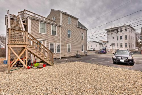 Cozy Third-Story Apartment in Dtwn Brockton! in Brockton, USA