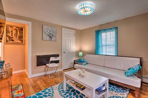 Cozy Third-Story Apartment in Dtwn Brockton! Cozy Third-Story Apartment in Dtwn Brockton!