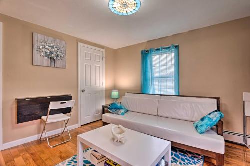 Cozy Third-Story Apartment in Dtwn Brockton! Cozy Third-Story Apartment in Dtwn Brockton!