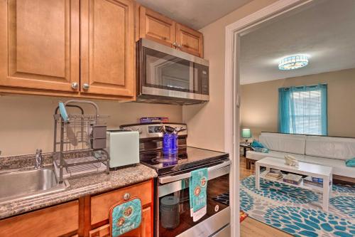 Cozy Third-Story Apartment in Dtwn Brockton! Cozy Third-Story Apartment in Dtwn Brockton!